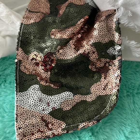 Medium white short shorts with sequence pockets - Picture 5 of 5